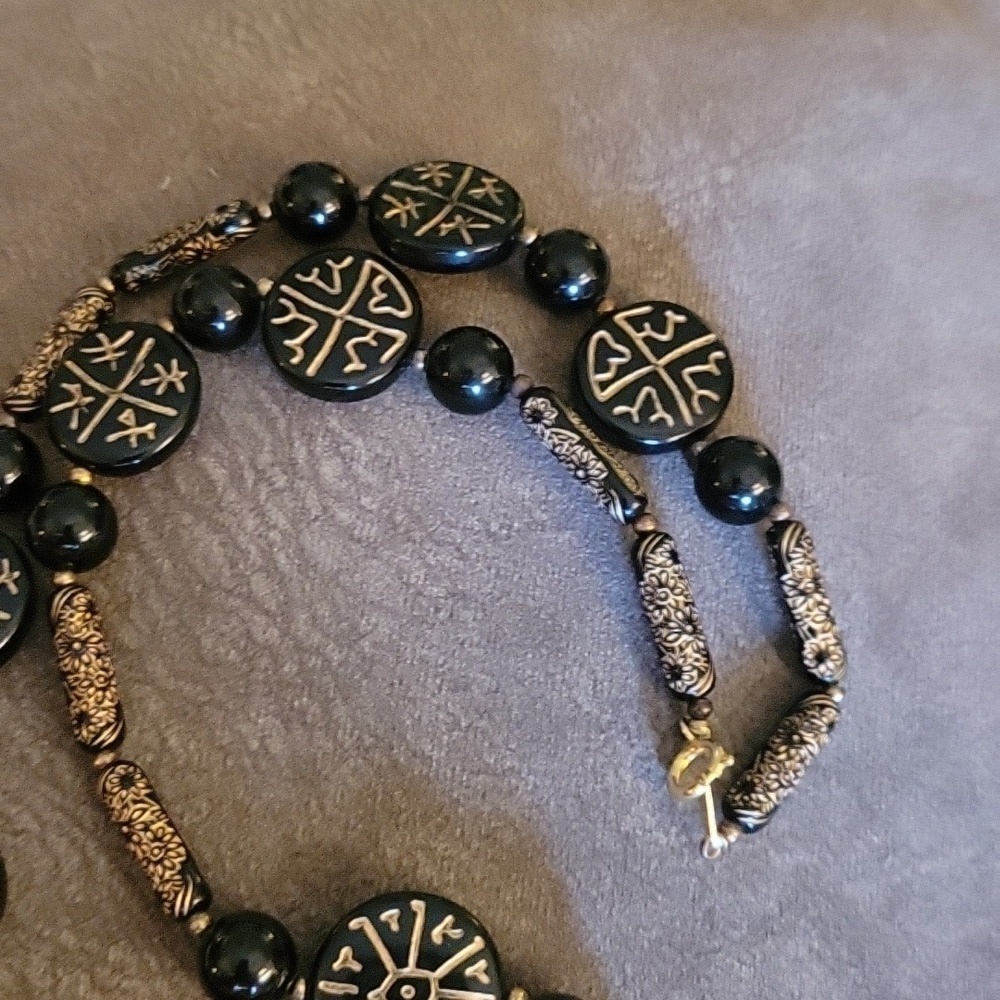 Vintage Black Carved Floral Ethnic Resin Beaded Necklace - Picture 5 of 5